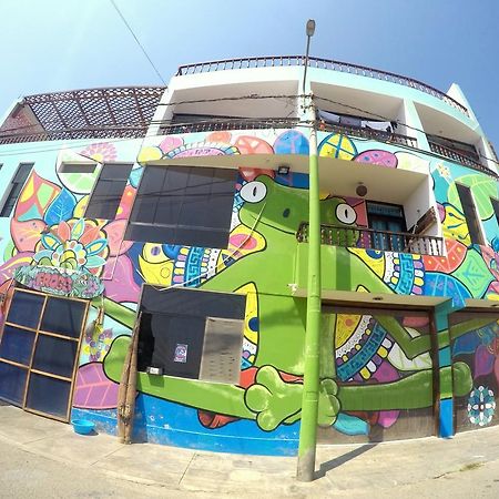 Frogs Chillhouse Hostel Huanchaco Esterno foto