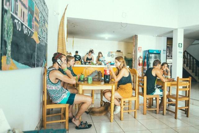 Frogs Chillhouse Hostel Huanchaco Esterno foto