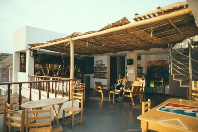 Frogs Chillhouse Hostel Huanchaco Esterno foto